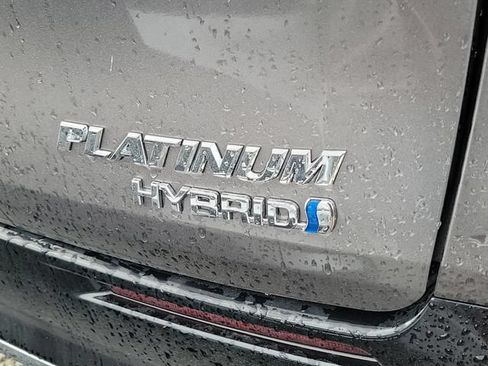 Used 2023 Toyota Sienna Platinum FWD image 5