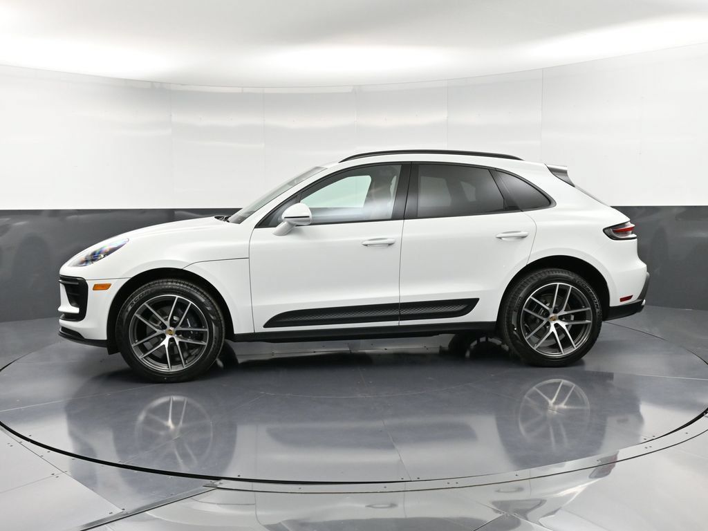 Certified 2026 Porsche Macan AWD/4WD image 2