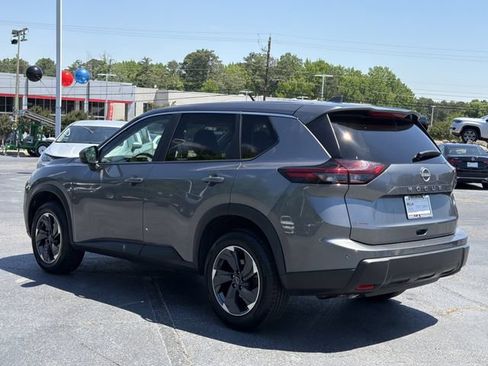 Used 2025 Nissan Rogue SV FWD image 3