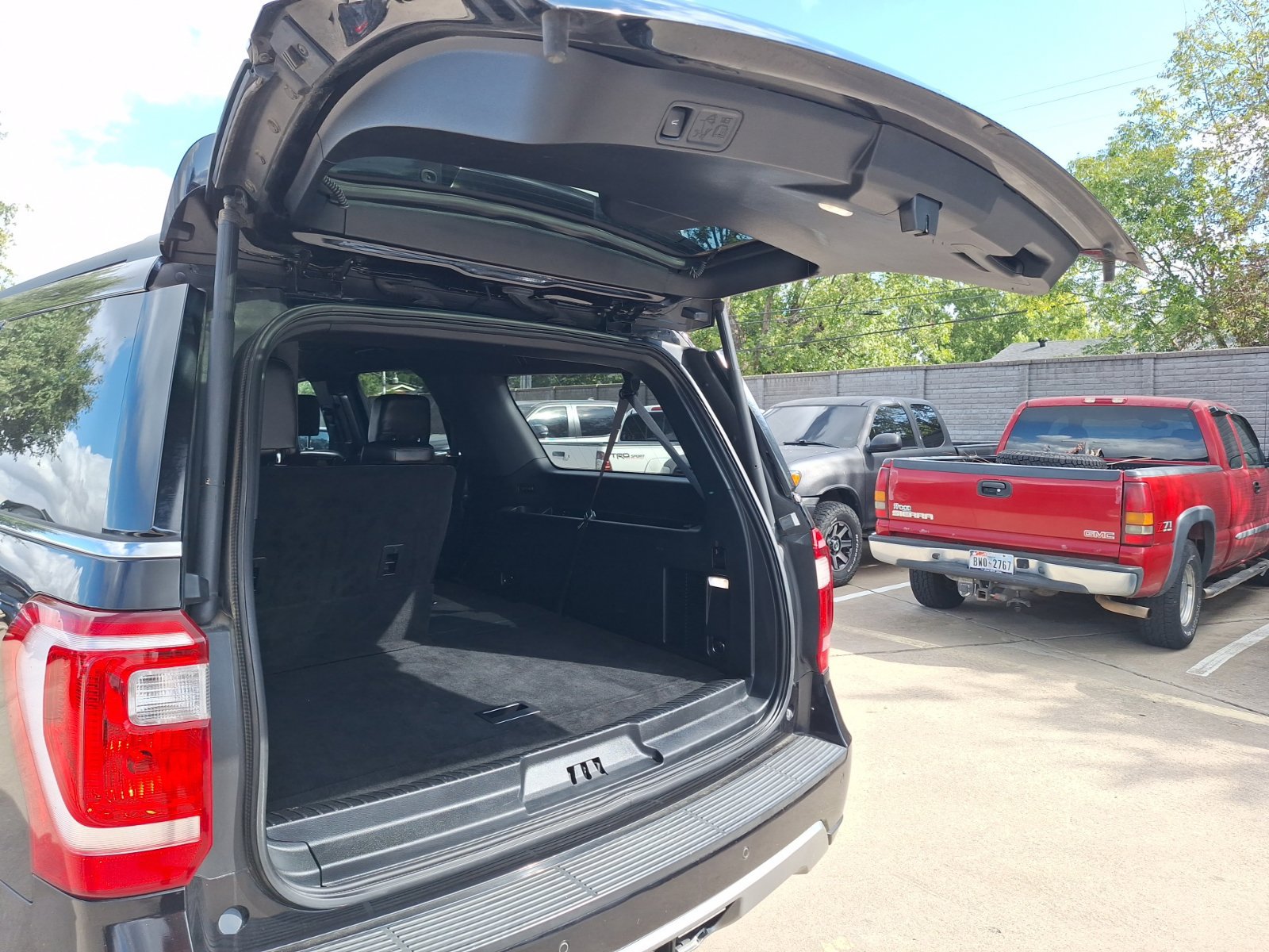 Used 2020 Ford Expedition Max XLT w/ Equipment Group 202A RWD image 35