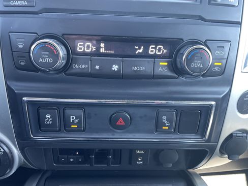 Used 2017 Nissan Titan PRO-4X AWD/4WD image 36