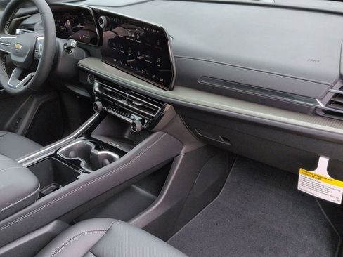 New 2026 Chevrolet Traverse LT w/ Sun and Wheel Package FWD image 28