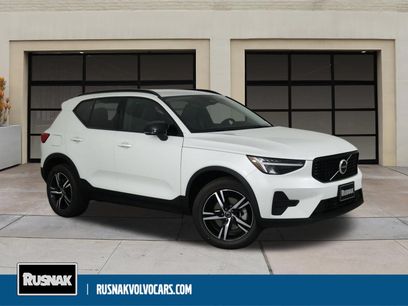 New 2026 Volvo XC40 B5 Core w/ Climate Package
