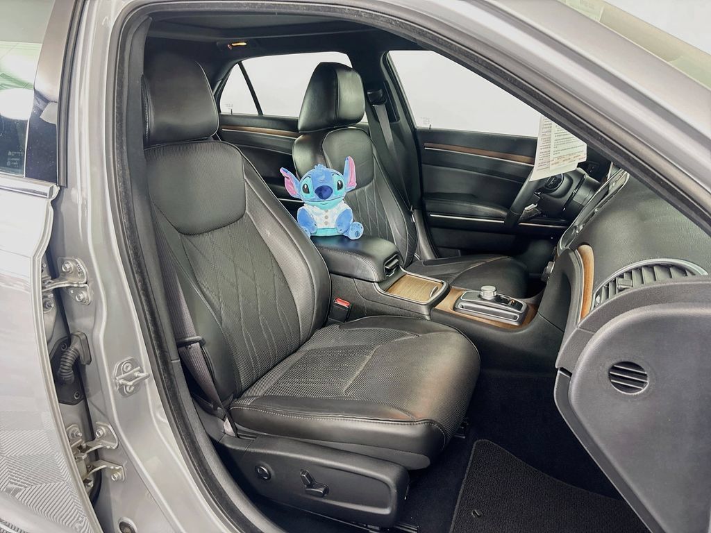 Used 2019 Chrysler 300 C w/ Sun, Sound & Nav Package RWD image 29