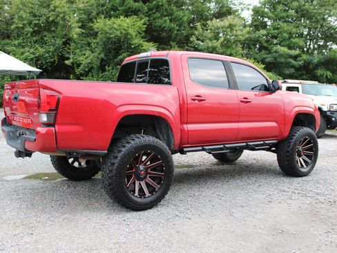 Used 2019 Toyota Tacoma SR image 8