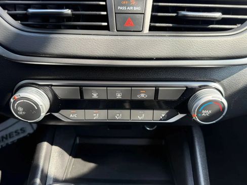 Used 2024 Nissan Altima 2.5 S FWD image 19