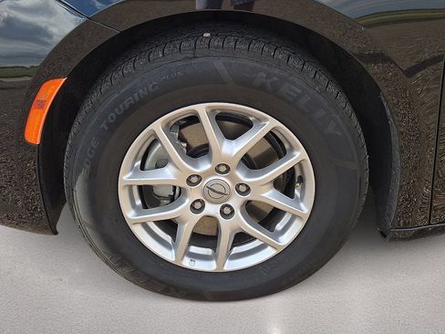 Used 2024 Chrysler Pacifica Touring-L FWD image 10