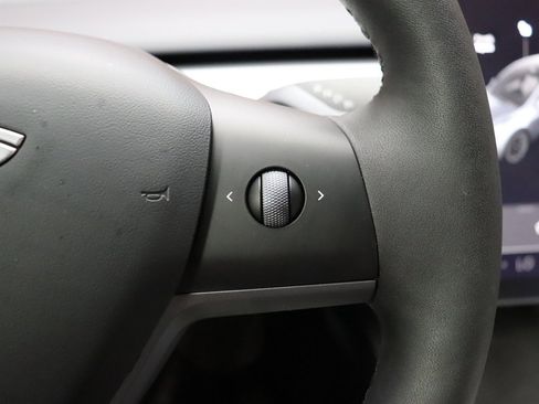 Used 2021 Tesla Model Y Long Range image 39