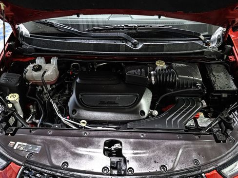 Used 2025 Chrysler Pacifica Select FWD image 16