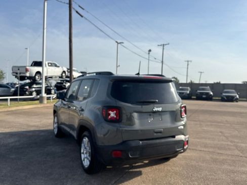 Used 2020 Jeep Renegade Latitude FWD image 17