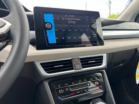 New 2026 Volkswagen Taos SE FWD image 20