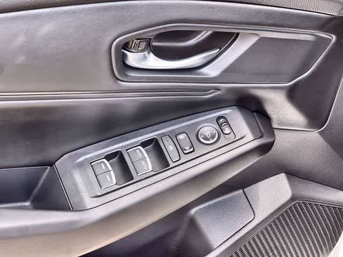 Used 2025 Honda Accord SE image 30