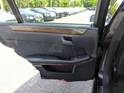 Used 2010 Mercedes-Benz E 350 4MATIC Sedan image 40