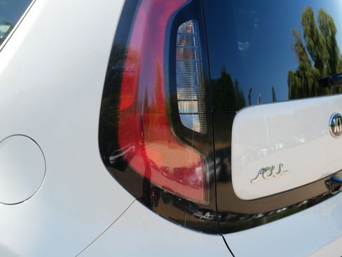 Used 2018 Kia Soul w/ Convenience Package FWD image 17