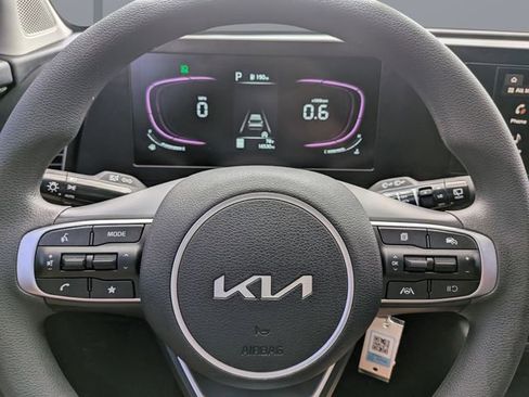 Used 2025 Kia Sportage LX image 31