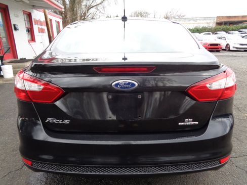 Used 2014 Ford Focus SE w/ SE Winter Package image 6