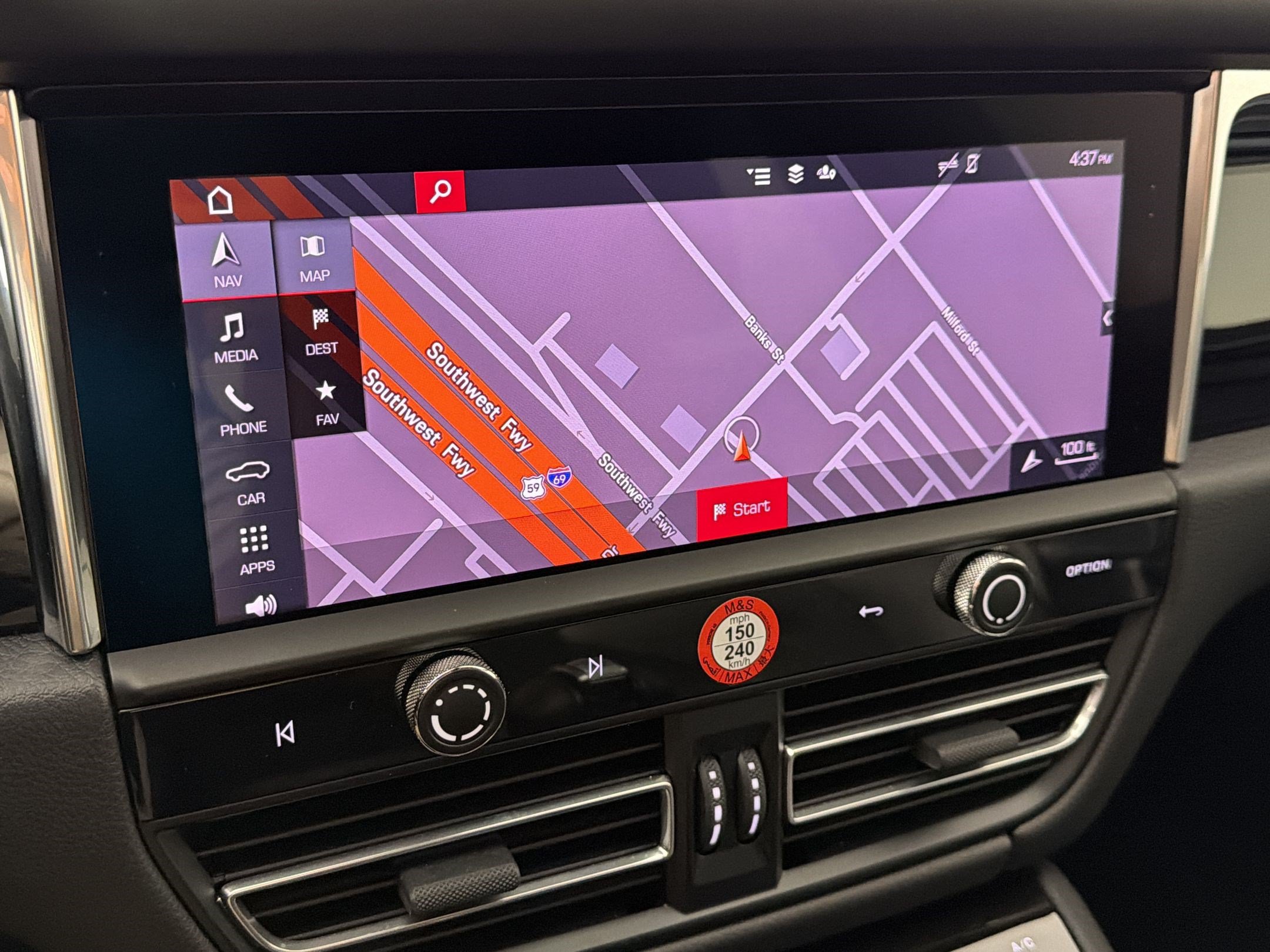 Certified 2025 Porsche Macan AWD/4WD image 19