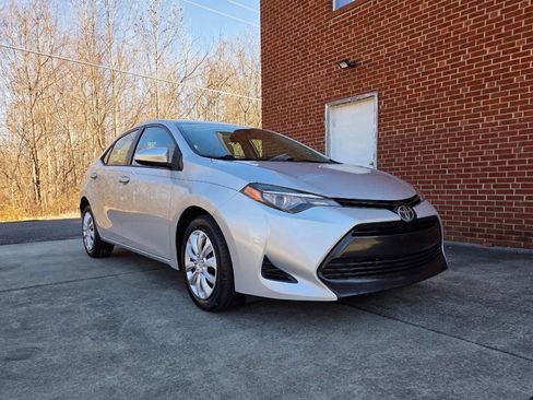 Used 2017 Toyota Corolla LE image 3