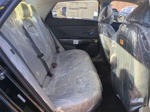 Used 2025 Hyundai Elantra Limited image 26