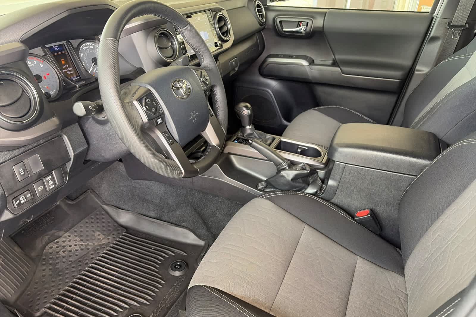 Used 2020 Toyota Tacoma TRD Sport w/ Technology Package AWD/4WD image 11