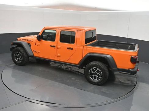 Used 2025 Jeep Gladiator Rubicon w/ Convenience Group AWD/4WD image 42