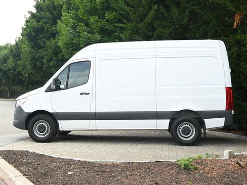 Used 2024 Mercedes-Benz Sprinter 2500 image 2