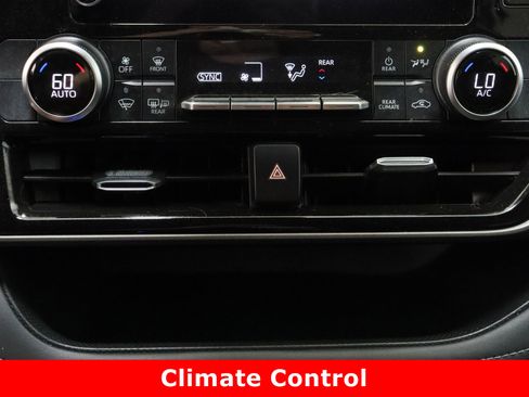 Used 2024 Toyota Highlander LE image 20