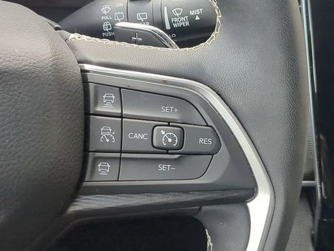 Certified 2025 Jeep Grand Cherokee Altitude AWD/4WD image 32