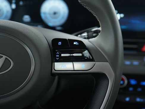 Used 2025 Hyundai Elantra SEL image 26