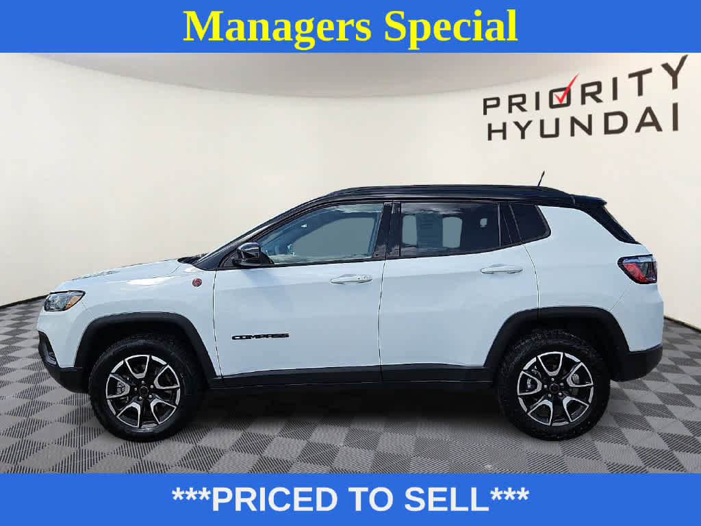 Used 2025 Jeep Compass Trailhawk AWD/4WD image 7