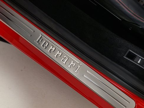 Used 2022 Ferrari F8 Tributo RWD image 40