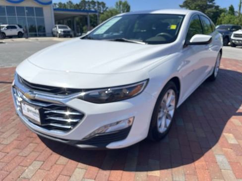 Used 2022 Chevrolet Malibu LT FWD image 1