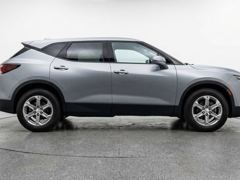 Used 2025 Chevrolet Blazer LT FWD image 11
