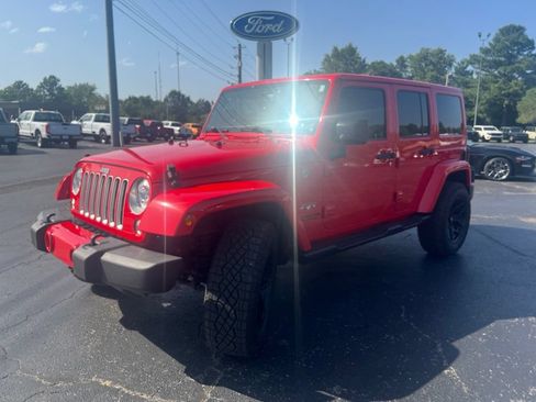 Used 2017 Jeep Wrangler Unlimited Sahara AWD/4WD image 5