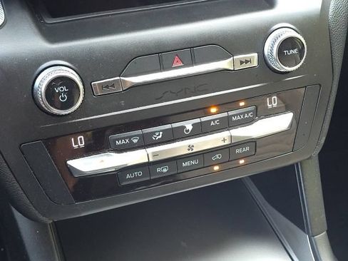 Used 2020 Ford Explorer XLT RWD image 34