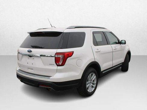 Used 2018 Ford Explorer XLT w/ Equipment Group 202A image 3