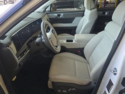 Used 2025 Hyundai Santa Fe Calligraphy AWD/4WD image 5