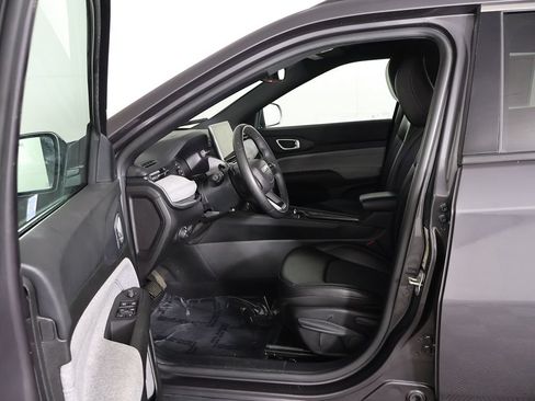 Used 2024 Jeep Compass Latitude AWD/4WD image 24