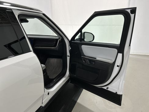 Used 2024 Rivian R1S Adventure AWD/4WD image 18