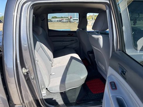 Used 2015 Toyota Tacoma PreRunner w/ SR5 Package RWD image 11