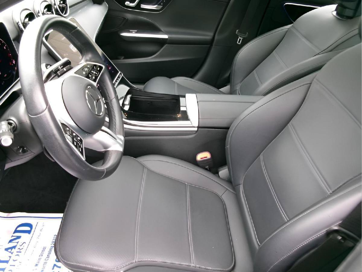 Used 2025 Mercedes-Benz C 300 Sedan image 14