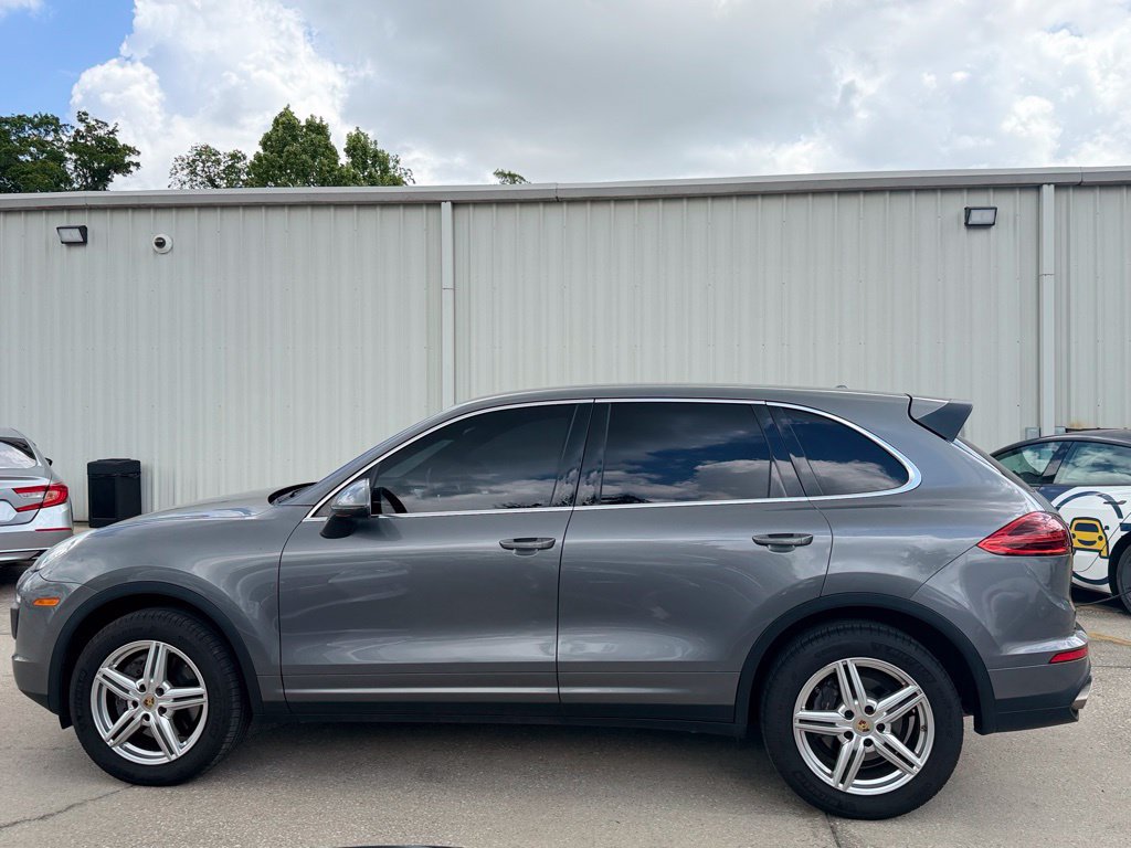 Used 2016 Porsche Cayenne AWD/4WD image 2