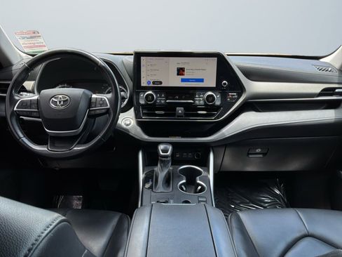 Used 2023 Toyota Highlander XLE FWD image 10