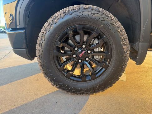 Used 2022 GMC Sierra 1500 AT4X image 9