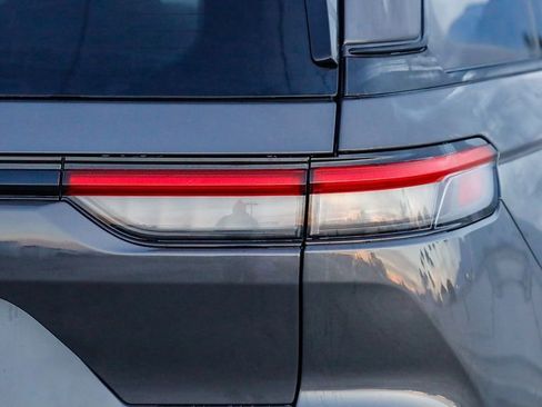 New 2025 Jeep Grand Cherokee Altitude image 10