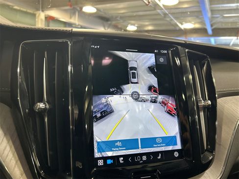 Certified 2025 Volvo XC60 T8 Ultra w/ Protection Package Premier image 17