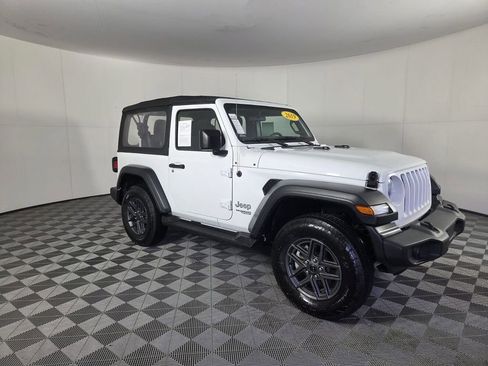 Used 2018 Jeep Wrangler Sport AWD/4WD image 2