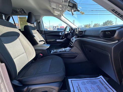 Used 2022 Ford Explorer XLT w/ Class IV Trailer Tow Package AWD/4WD image 22