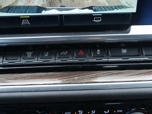 Used 2025 Chevrolet Silverado 2500 LT w/ Convenience Package image 18