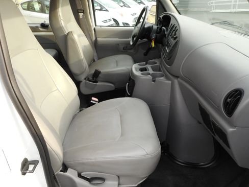 Used 2002 Ford E-350 and Econoline 350 XL image 30
